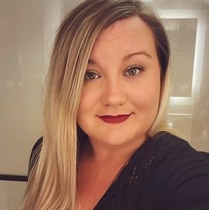 Meet your Posher, Katelyn